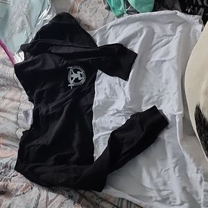 Barbells and ponytails guc size xs runs wide sleeves run shorter